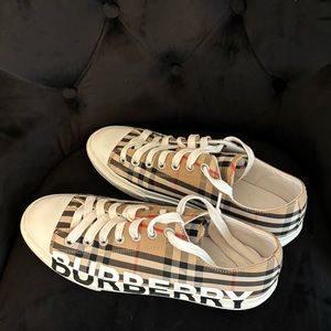 Burberry sneakers size 42